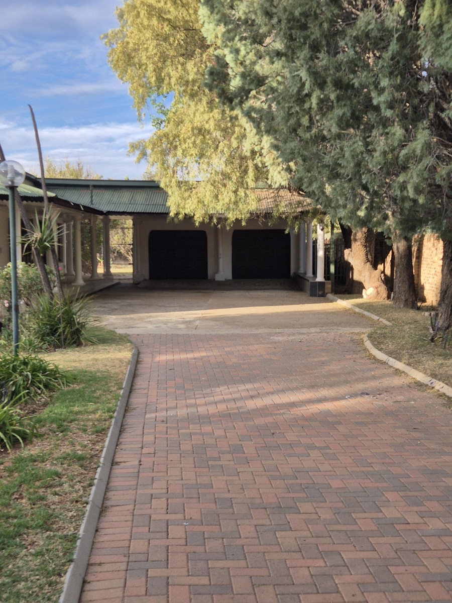4 Bedroom Property for Sale in Wolmaransstad North West